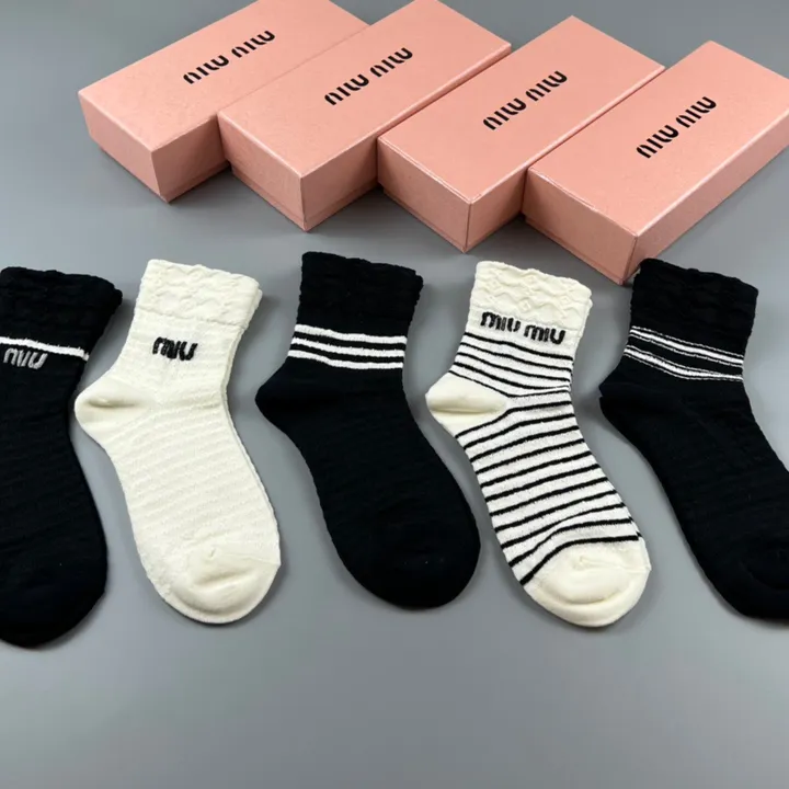 スーパーコピー ミュウミュウ 靴下