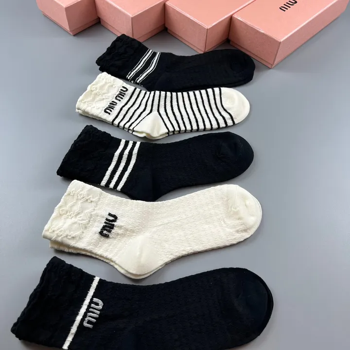 スーパーコピー ミュウミュウ 靴下