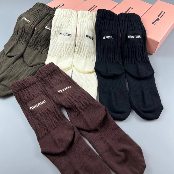 スーパーコピー ミュウミュウ 靴下