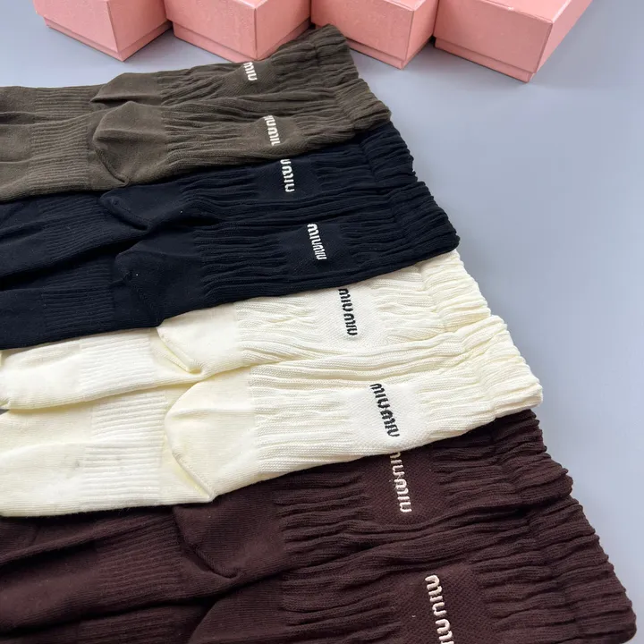 スーパーコピー ミュウミュウ 靴下