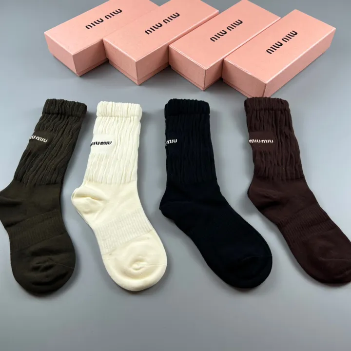 スーパーコピー ミュウミュウ 靴下