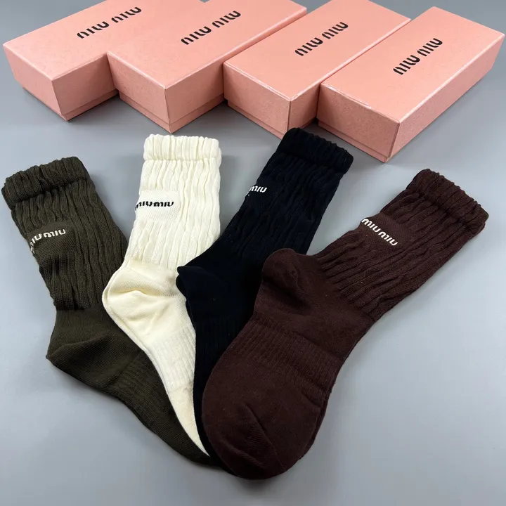 スーパーコピー ミュウミュウ 靴下