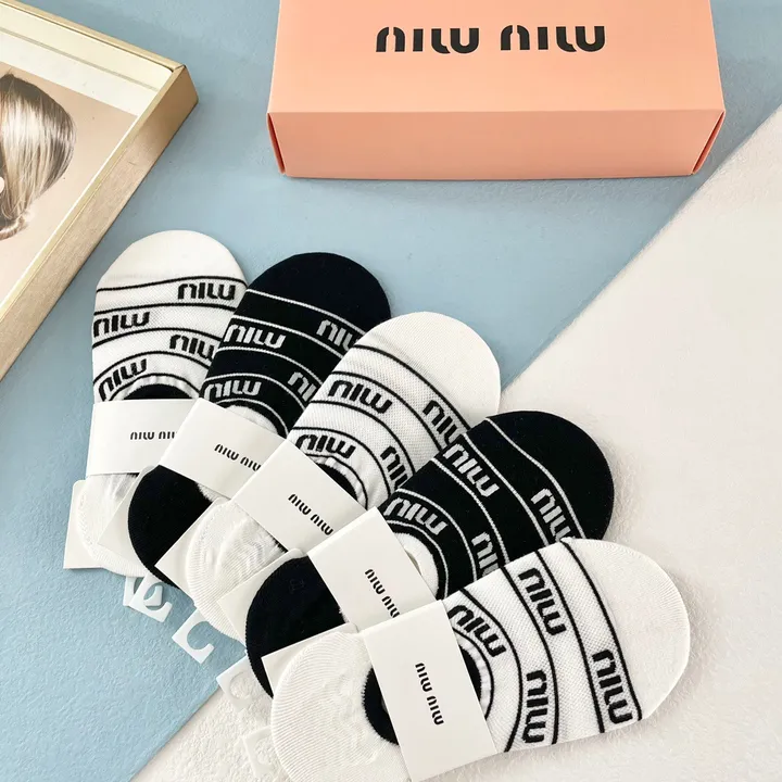 スーパーコピー ミュウミュウ 靴下