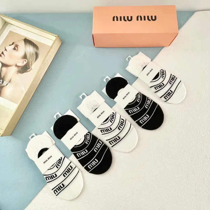 スーパーコピー ミュウミュウ 靴下