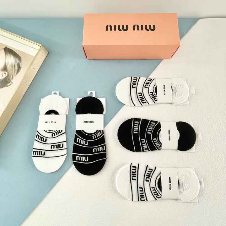 スーパーコピー ミュウミュウ 靴下