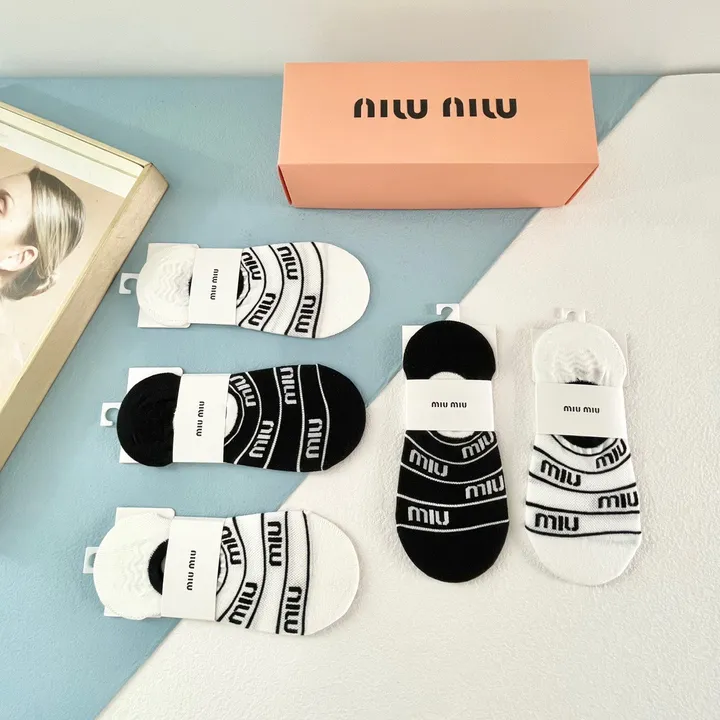 スーパーコピー ミュウミュウ 靴下