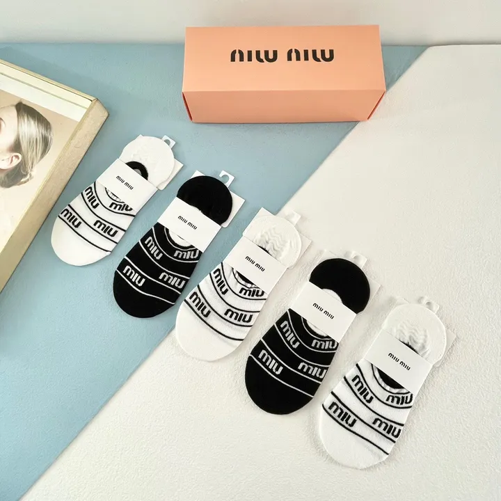 スーパーコピー ミュウミュウ 靴下