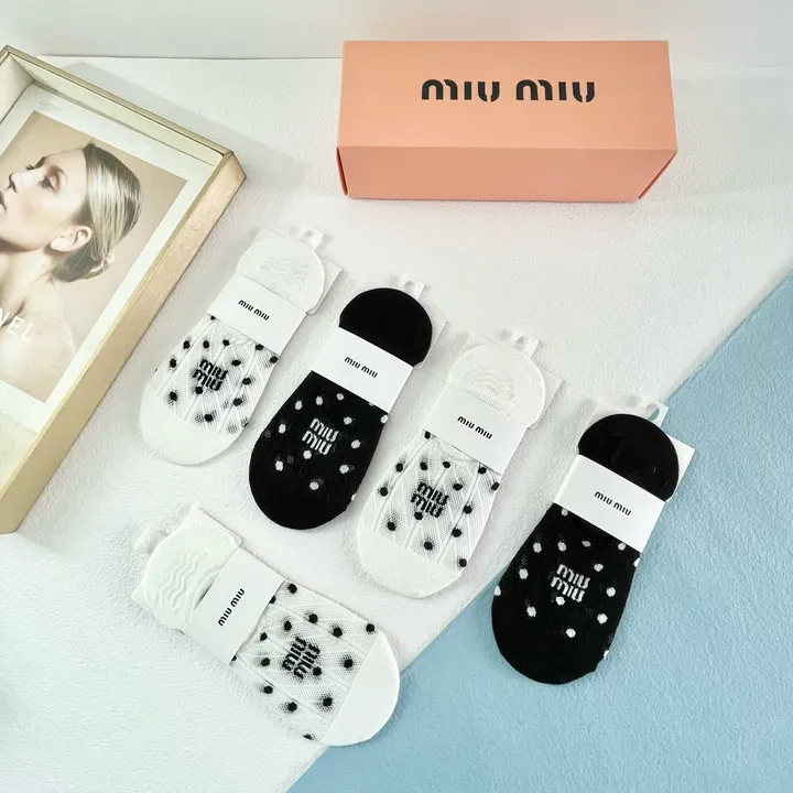 スーパーコピー ミュウミュウ 靴下
