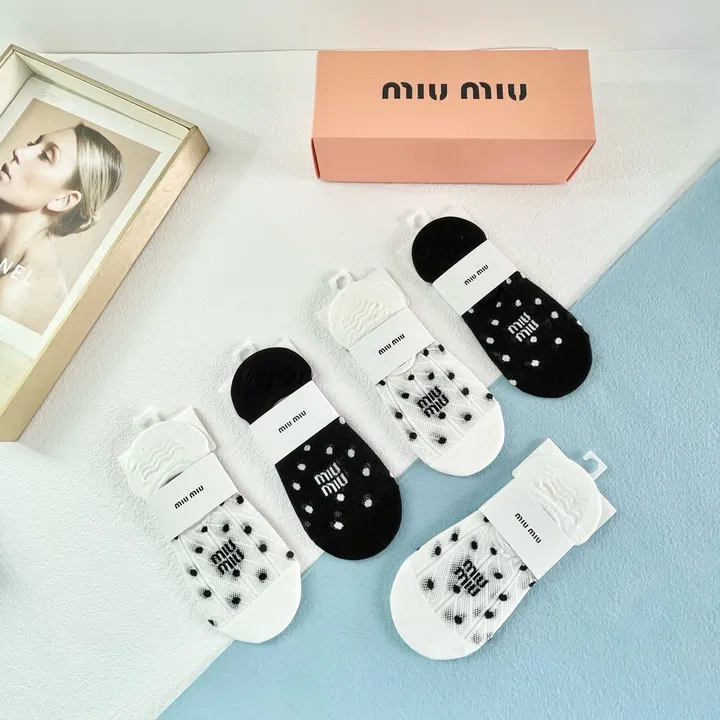 スーパーコピー ミュウミュウ 靴下