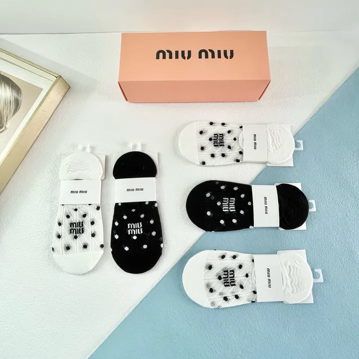 スーパーコピー ミュウミュウ 靴下
