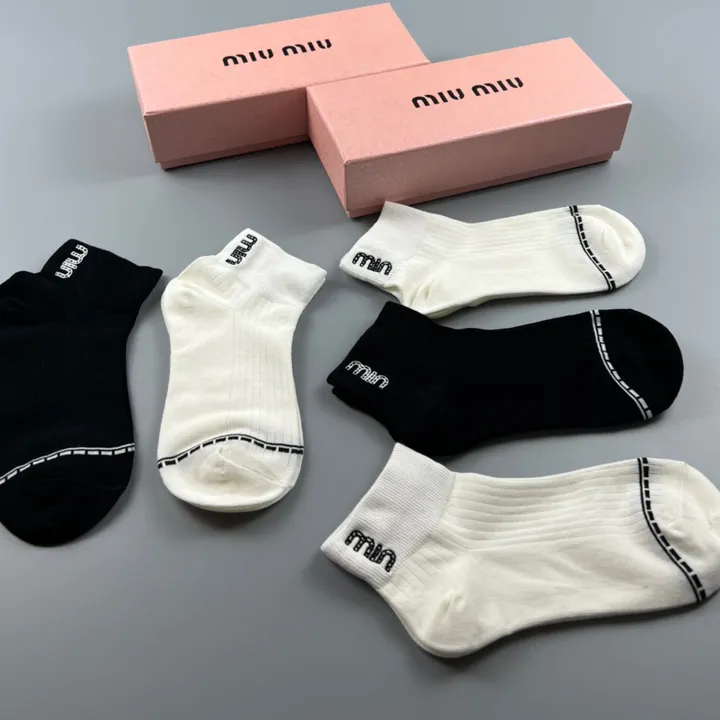 スーパーコピー ミュウミュウ 靴下