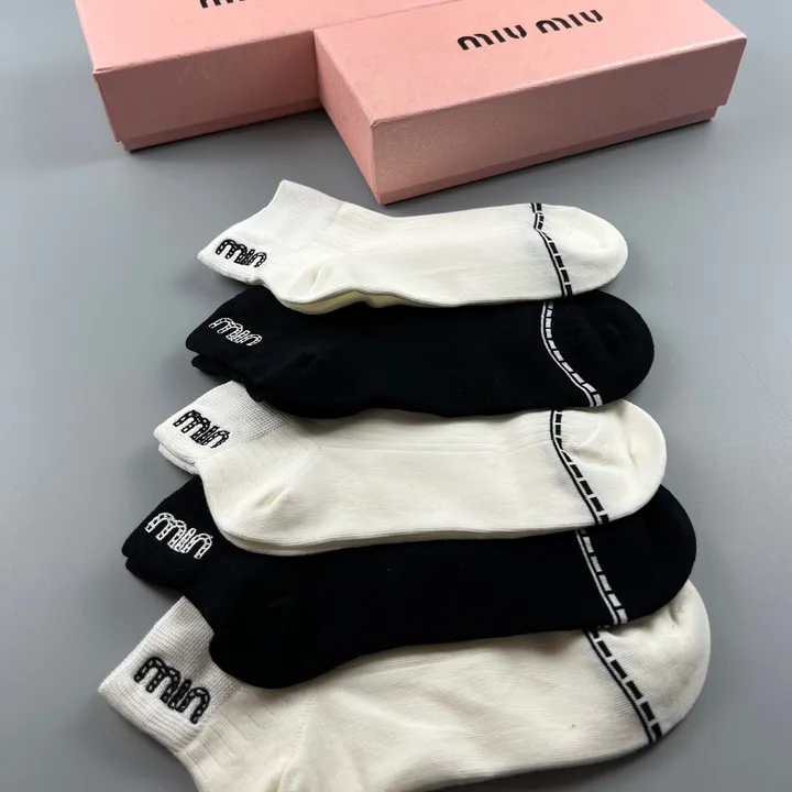 スーパーコピー ミュウミュウ 靴下