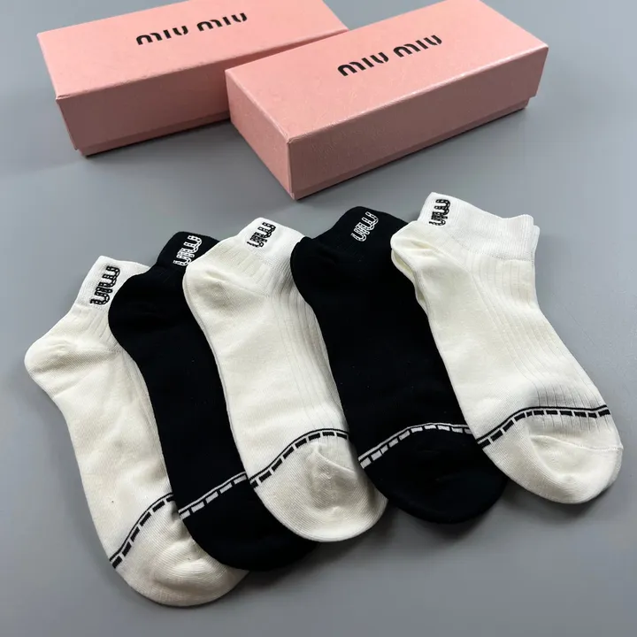 スーパーコピー ミュウミュウ 靴下