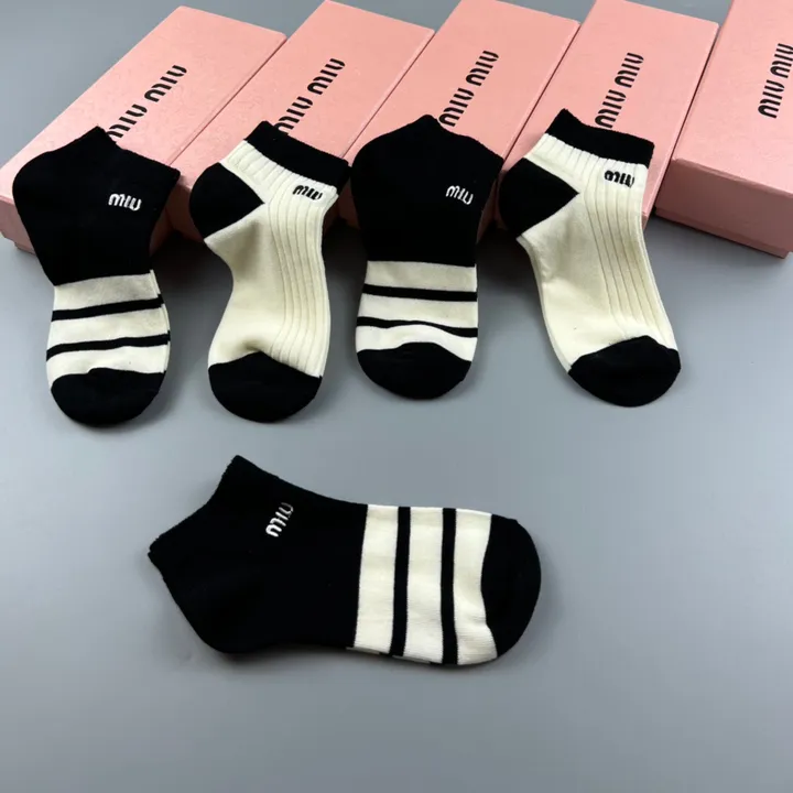 スーパーコピー ミュウミュウ 靴下