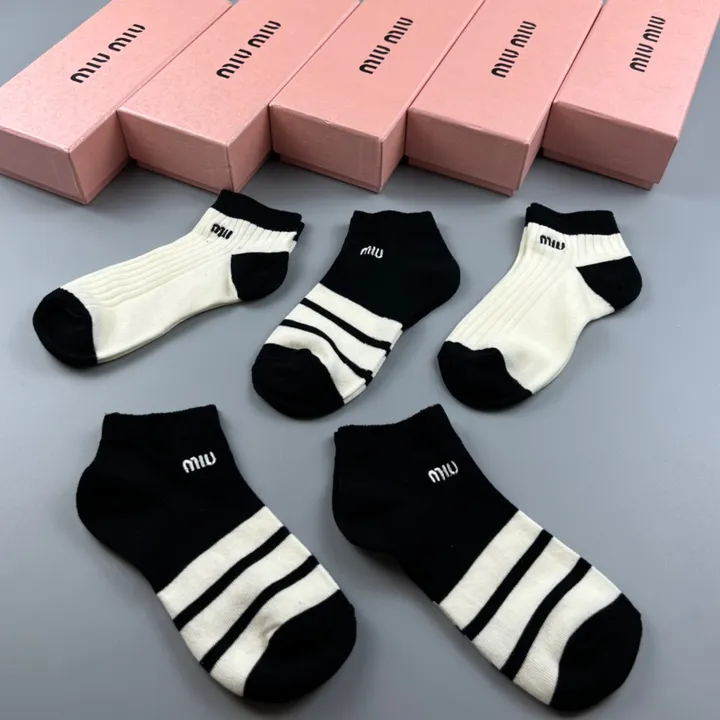 スーパーコピー ミュウミュウ 靴下