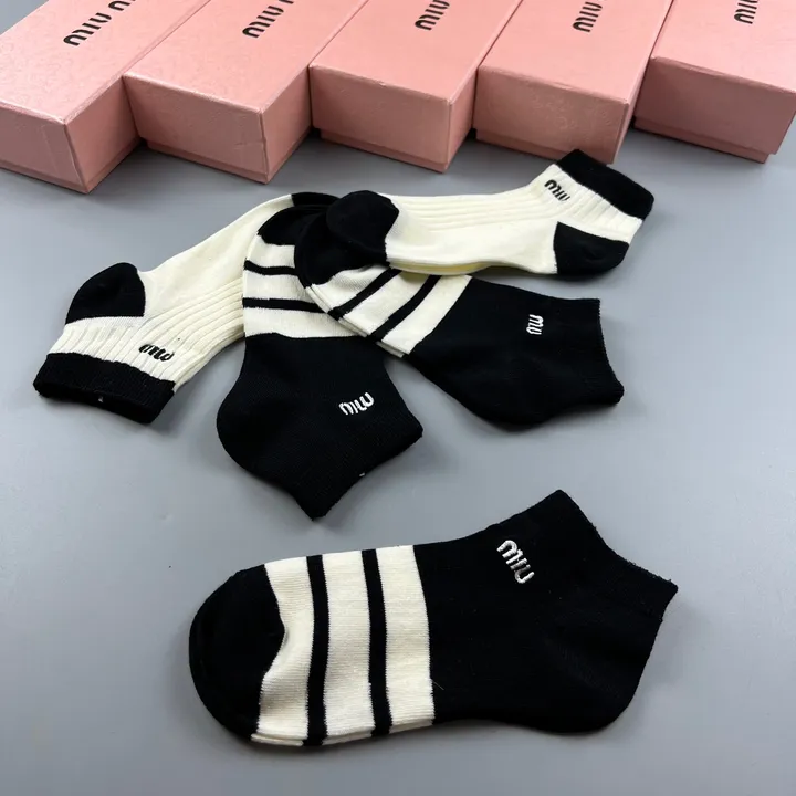 スーパーコピー ミュウミュウ 靴下