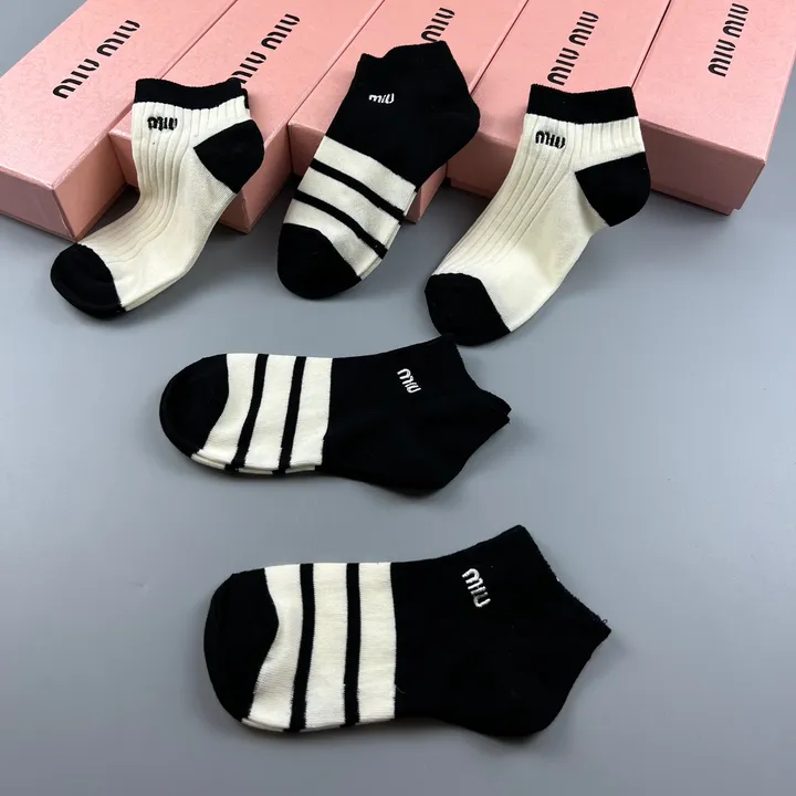 スーパーコピー ミュウミュウ 靴下