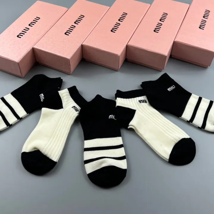 スーパーコピー ミュウミュウ 靴下