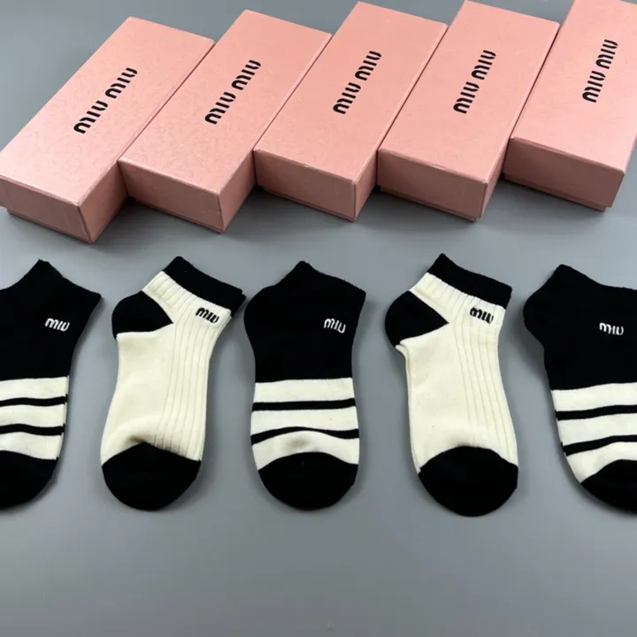 スーパーコピー ミュウミュウ 靴下