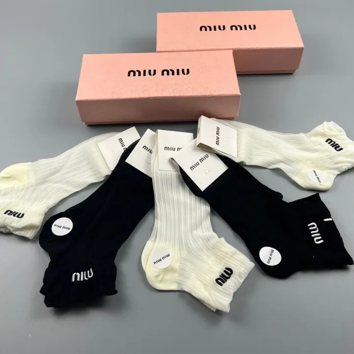 スーパーコピー ミュウミュウ 靴下