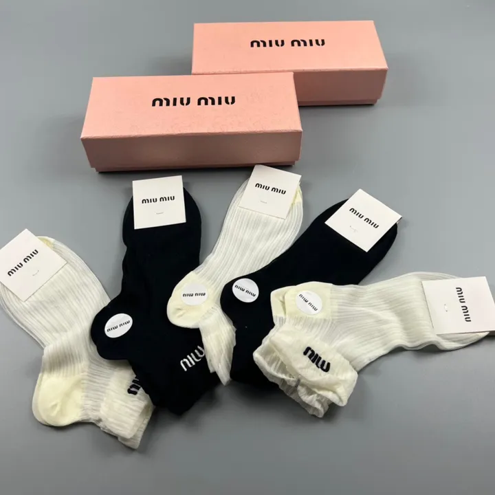 スーパーコピー ミュウミュウ 靴下