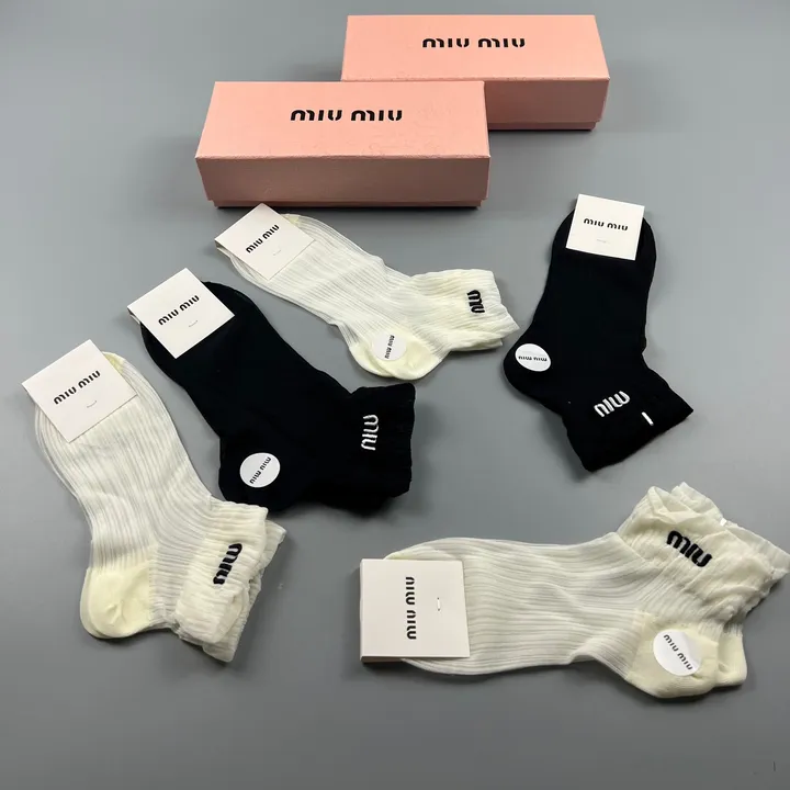 スーパーコピー ミュウミュウ 靴下