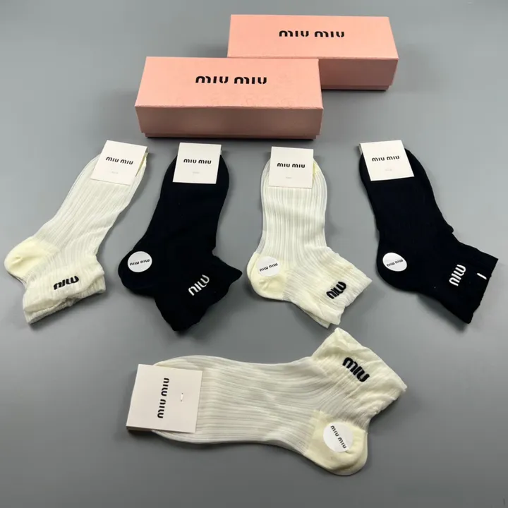 スーパーコピー ミュウミュウ 靴下