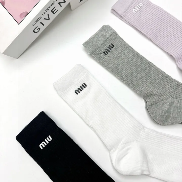 スーパーコピー ミュウミュウ 靴下