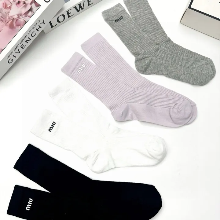 スーパーコピー ミュウミュウ 靴下