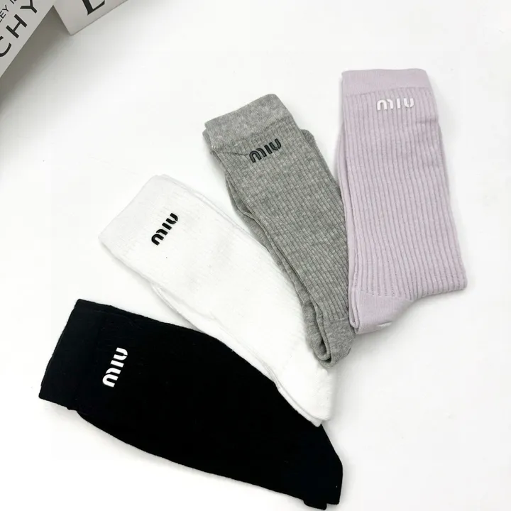 スーパーコピー ミュウミュウ 靴下