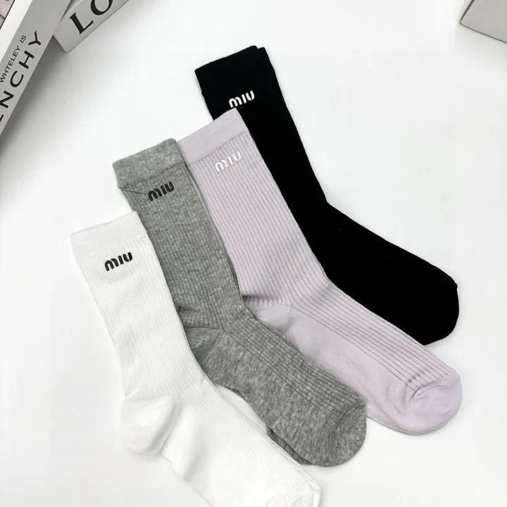 スーパーコピー ミュウミュウ 靴下