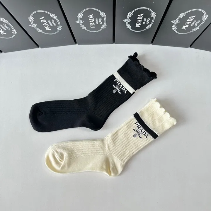 スーパーコピー プラダ 靴下