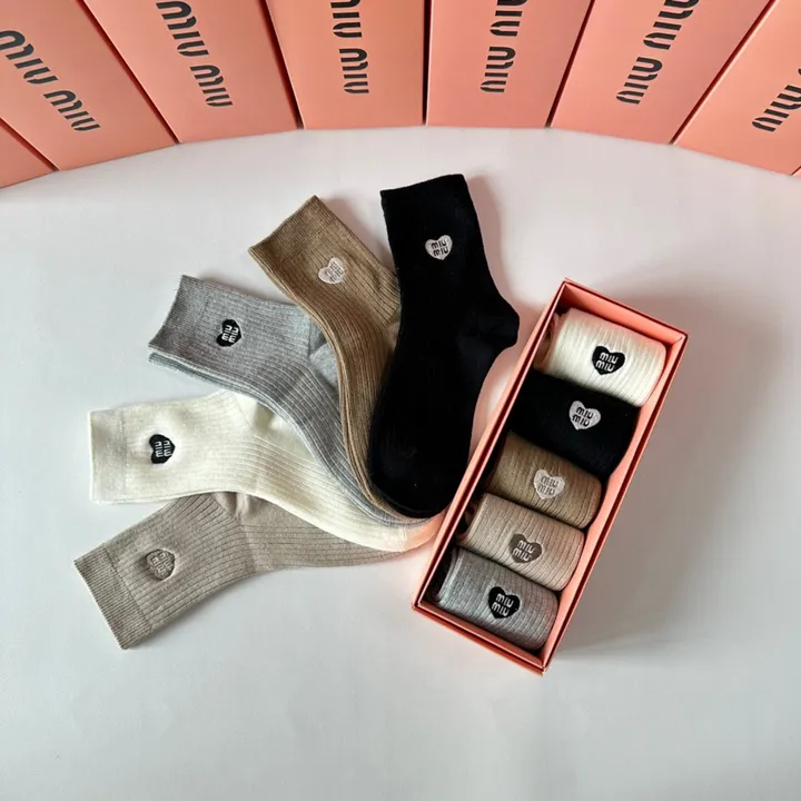 スーパーコピー ミュウミュウ 靴下