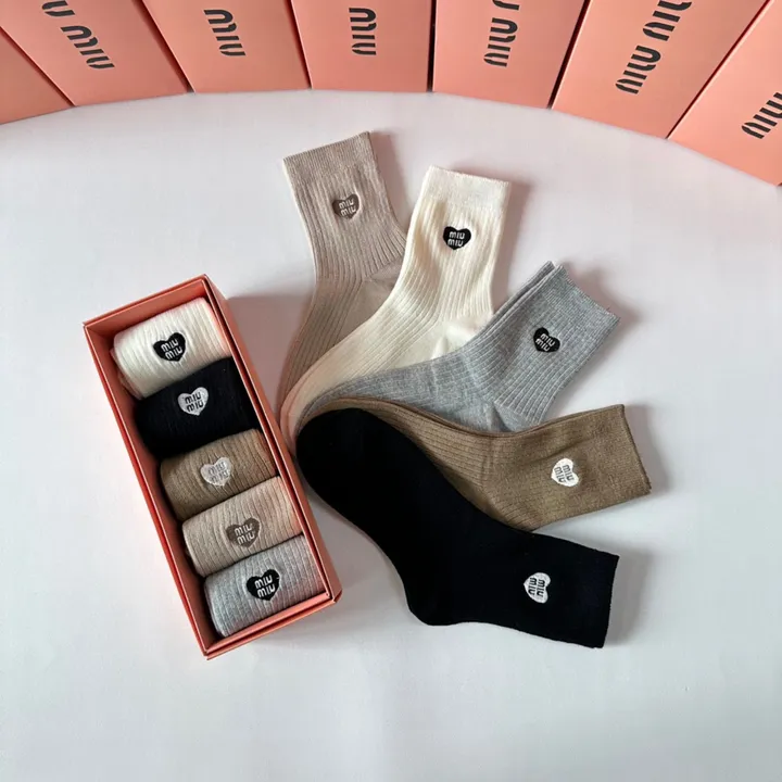 スーパーコピー ミュウミュウ 靴下