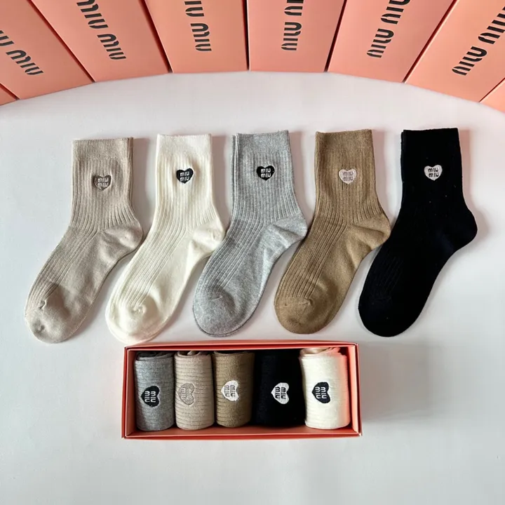 スーパーコピー ミュウミュウ 靴下