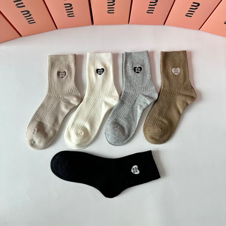 スーパーコピー ミュウミュウ 靴下