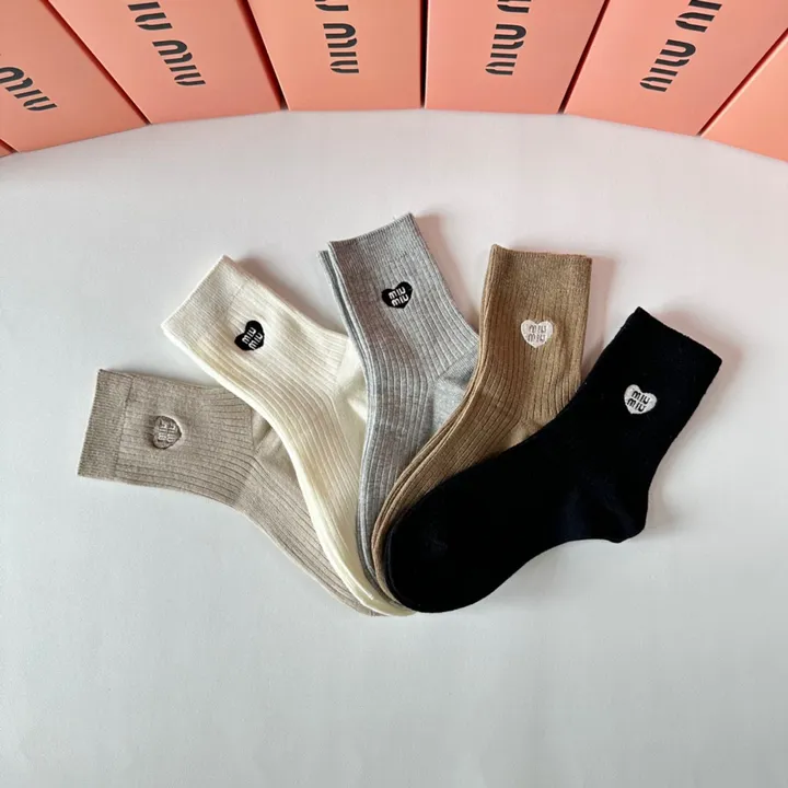 スーパーコピー ミュウミュウ 靴下