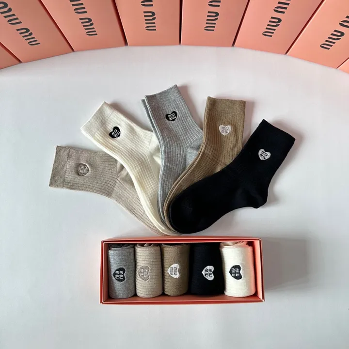 スーパーコピー ミュウミュウ 靴下