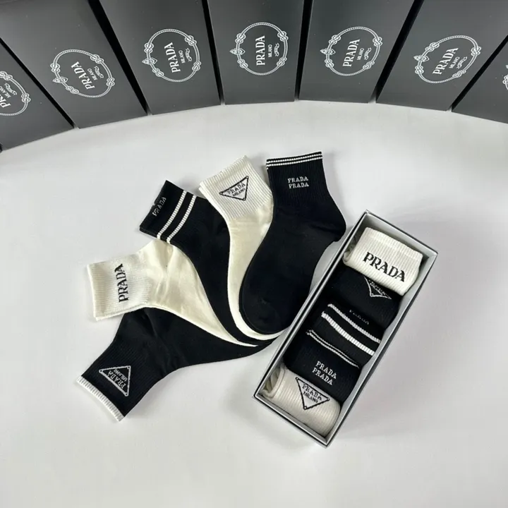 スーパーコピー プラダ 靴下