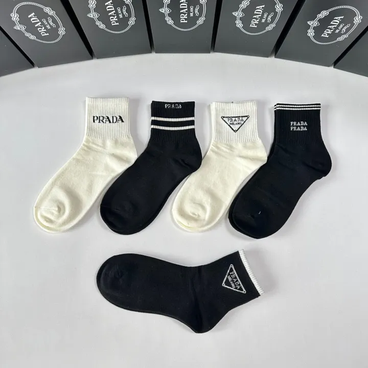 スーパーコピー プラダ 靴下