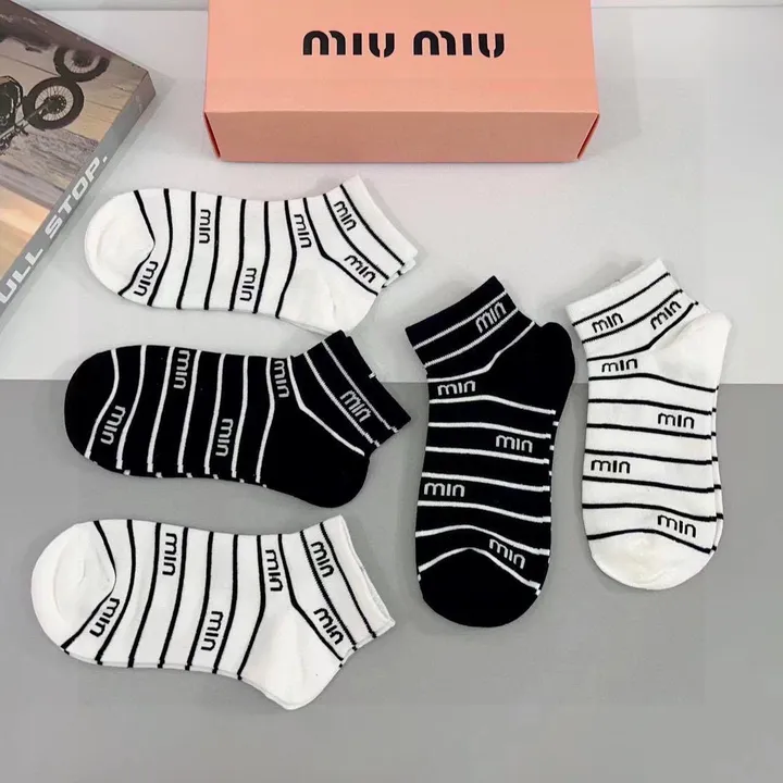 スーパーコピー ミュウミュウ 靴下
