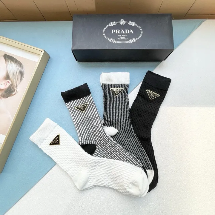 スーパーコピー プラダ 靴下