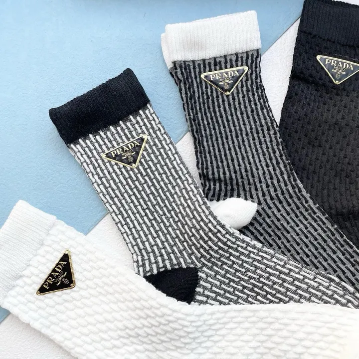 スーパーコピー プラダ 靴下
