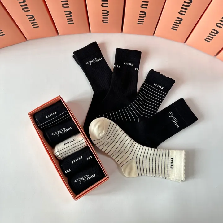スーパーコピー ミュウミュウ 靴下