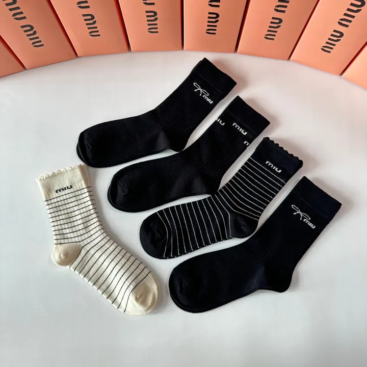 スーパーコピー ミュウミュウ 靴下