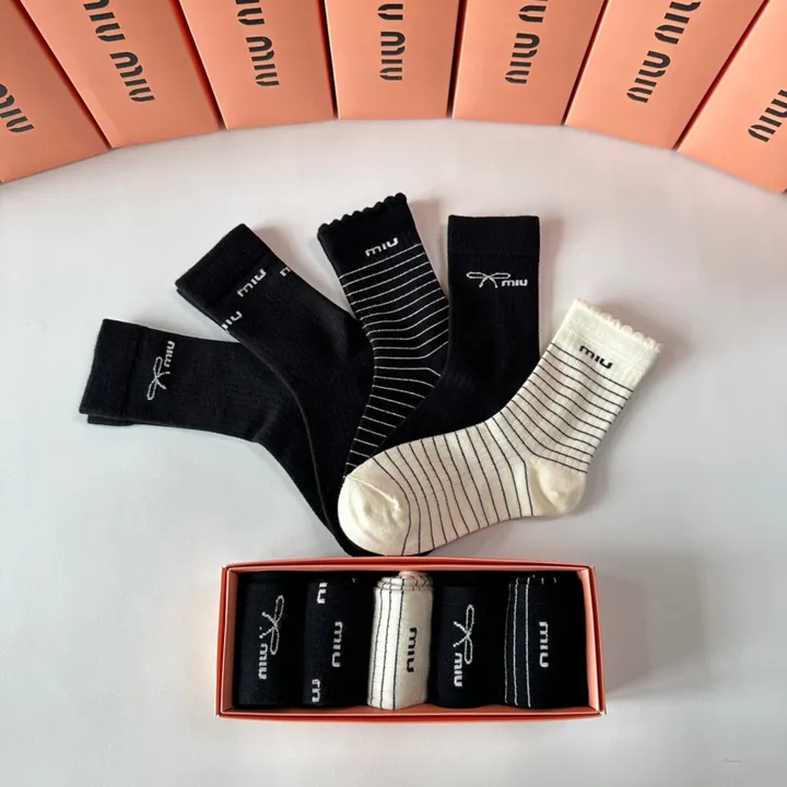 スーパーコピー ミュウミュウ 靴下