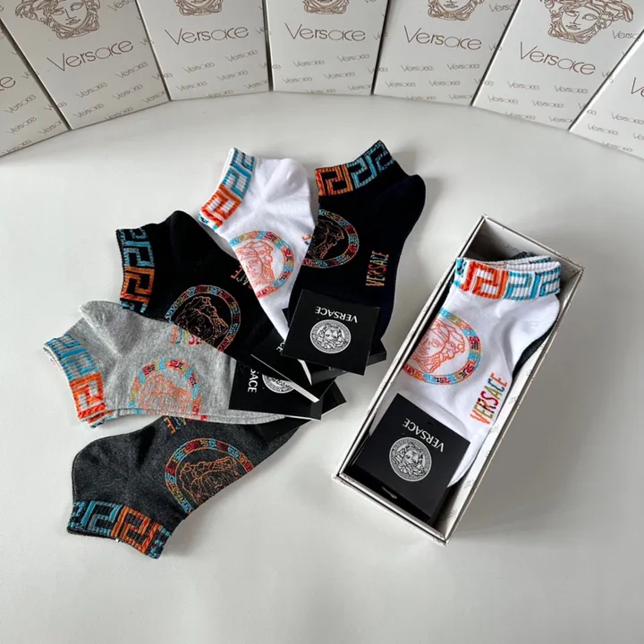 スーパーコピー ヴェルサーチ 靴下