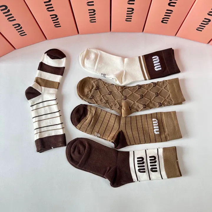 スーパーコピー ミュウミュウ 靴下