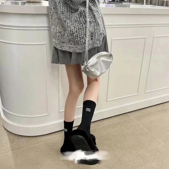 スーパーコピー ミュウミュウ 靴下