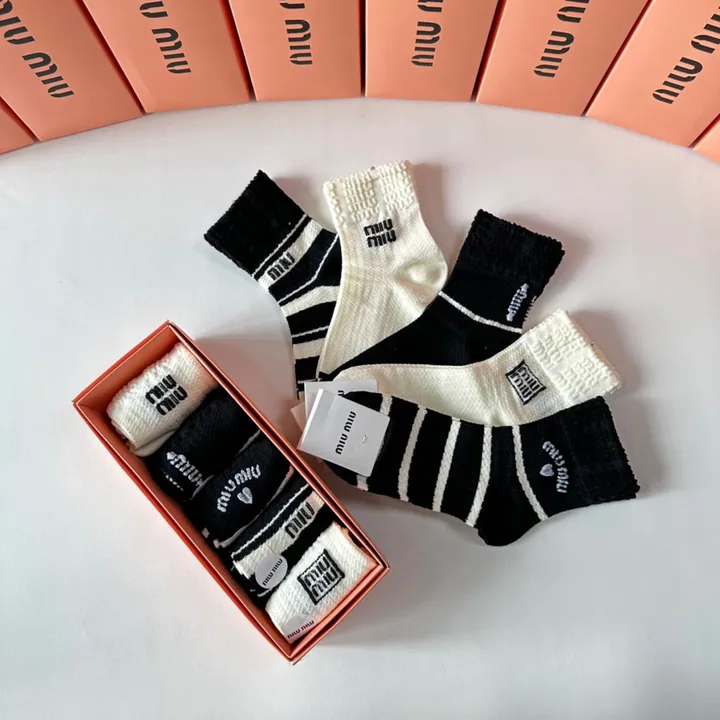 スーパーコピー ミュウミュウ 靴下